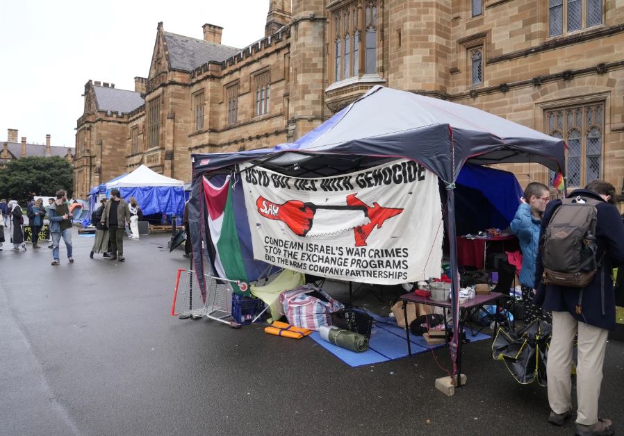 Protestuesit pro-palestinezë dhe ata pro-izraelit përleshën para kampusit universitar në Australi
