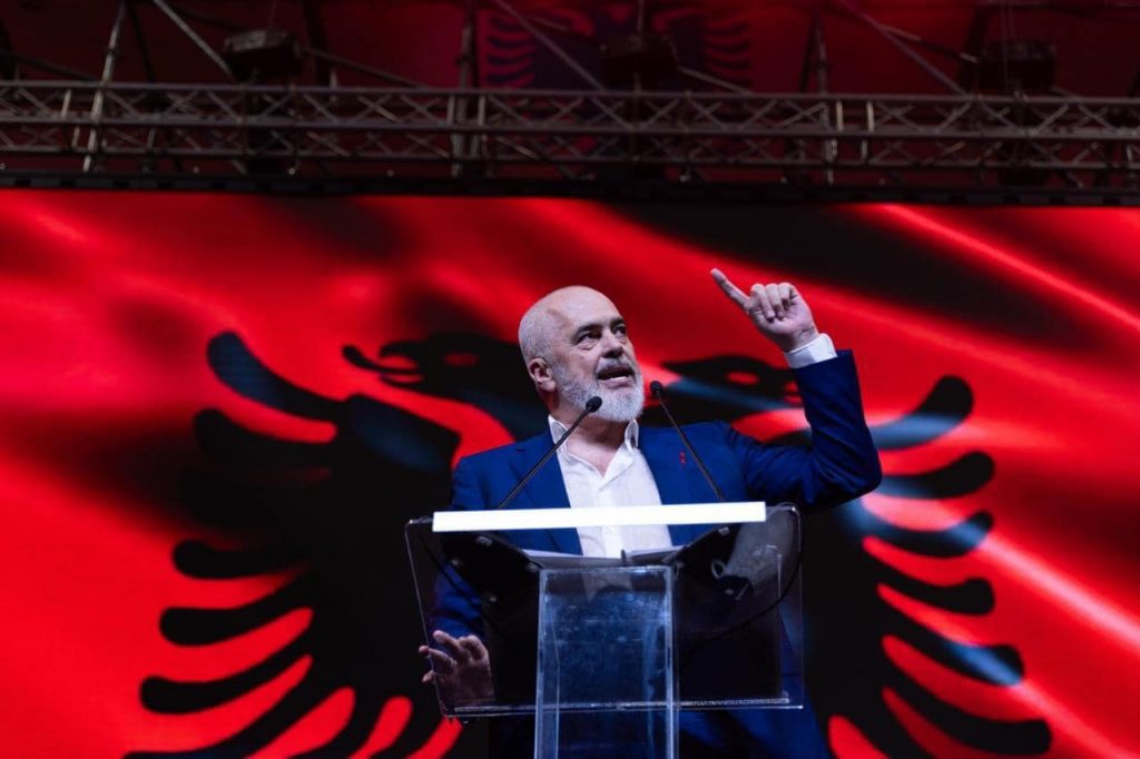 “Detyruan shqiptarët të ndryshojnë emrat”, gazeta greke: Rama provokon Greqinë në Itali