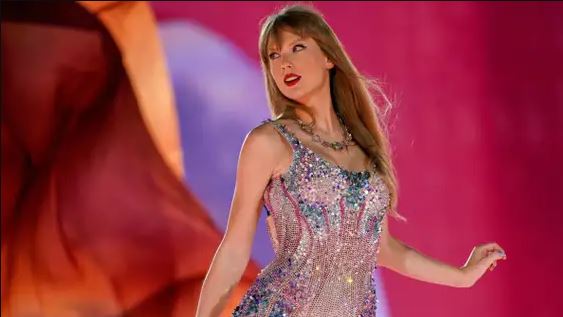 "Santiago Bernabeu" gati për performancën e Taylor Swift, po punojnë 1 mijë persona