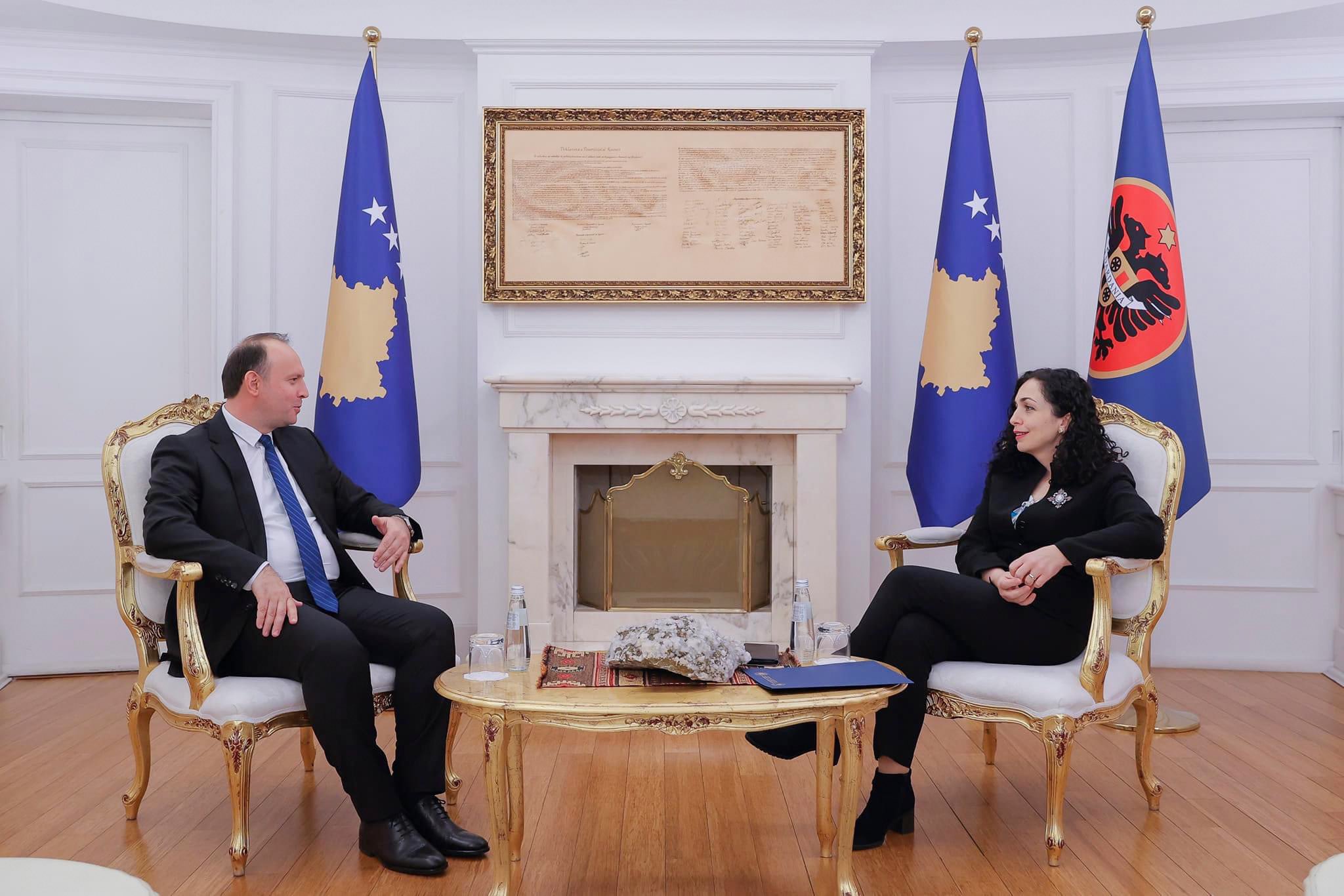Osmani uron Gashin: Shqiptarët në Maqedoni, kontribuues kyç për perspektivën evropiane të saj