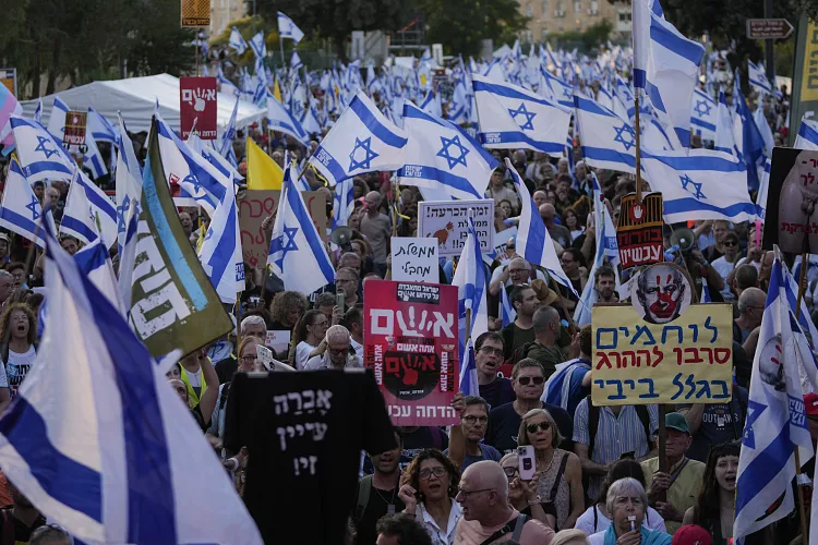 Mijëra protestues në Jerusalem kundër qeverisë së kryeministrit Netanyahu