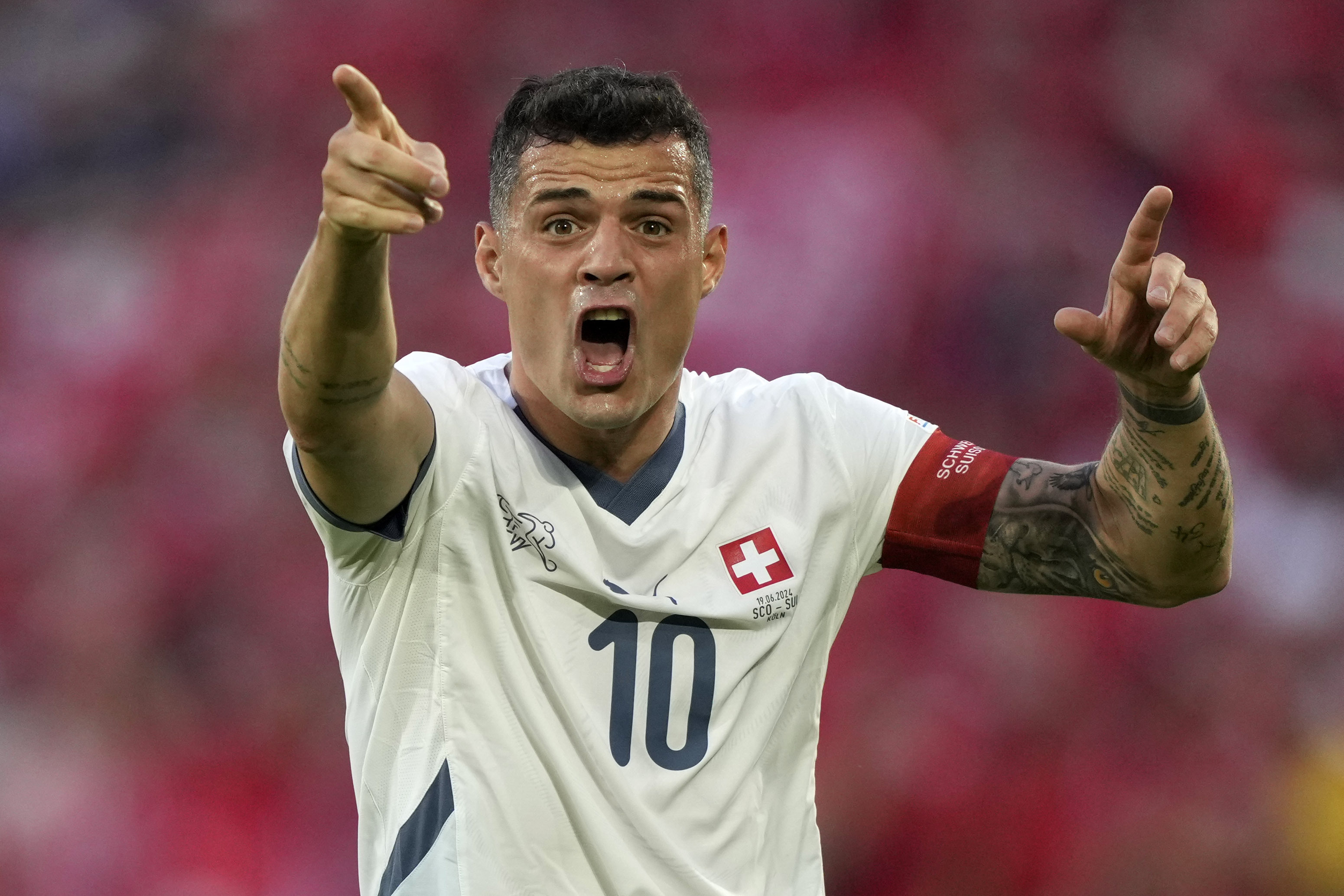 Angli-Zvicër, dalin formacionet zyrtare – Xhaka nga fillimi