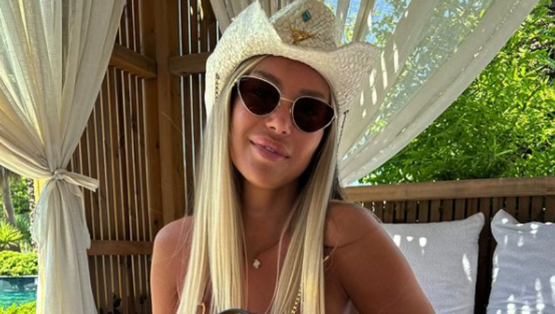 Adelina Tahiri po i shijon pushimet krah motrës së saj (FOTO)