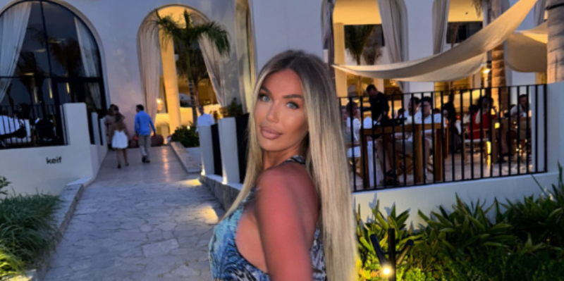Adelina Tahiri publikon fotografi nga pushimet