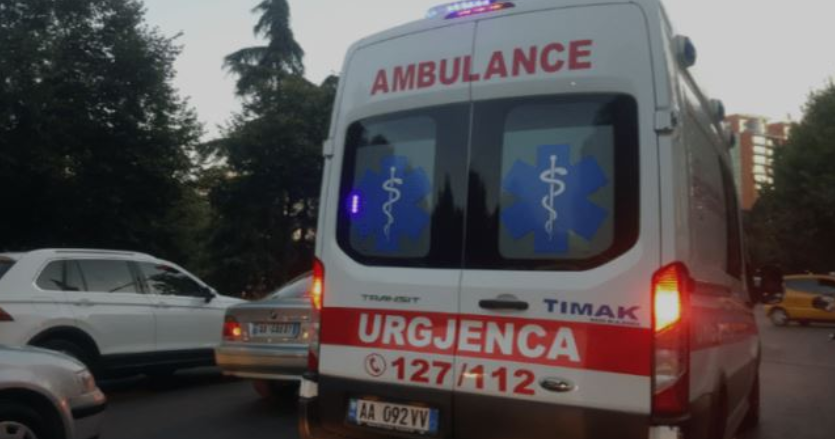 Një 27-vjeçar në Pogradec në gjendje të rëndë, i ra një pjesë muri sipër teksa punonte