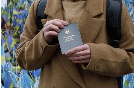 Gati dy milionë ukrainas përditësojnë të dhënat e regjistrimit ushtarak
