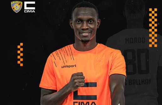 Ballkani ndan rrugët me futbollistin senegalez