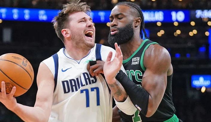 Celtics dërrmon Dallasin në finalen e parë