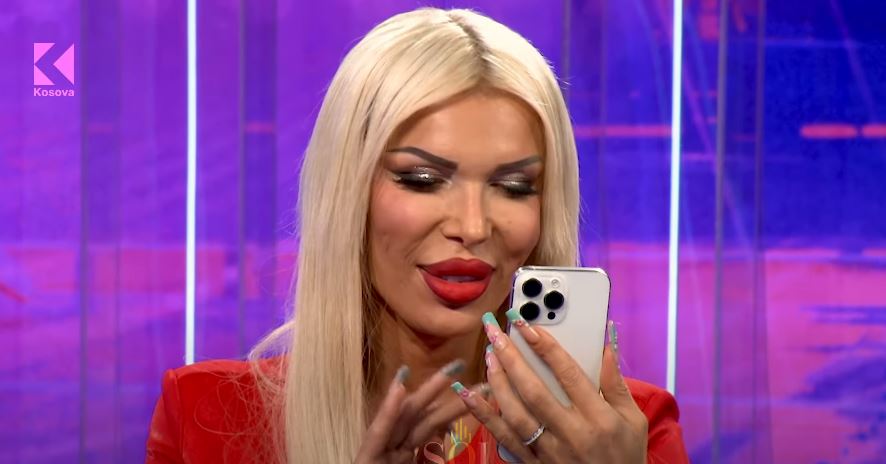 Edona James e thërret Bleron në telefon për t’u sqaruar në lidhje me bashkëpunimin muzikor