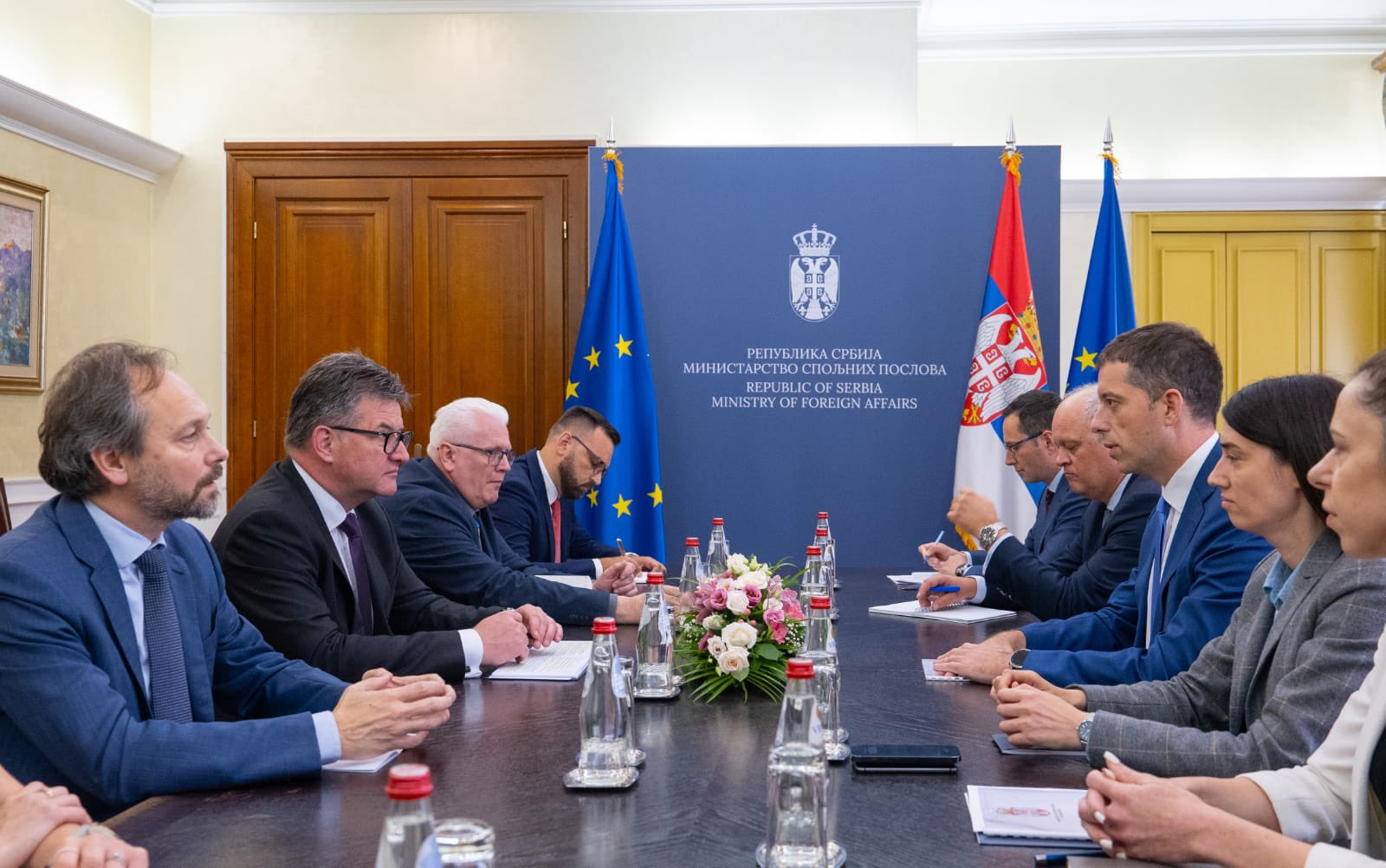 Lajçak thotë se me Gjuriqin diskutoi për dialogun Kosovë-Serbi
