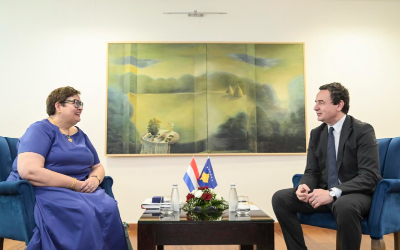 Kryeministri i Kosovës, Albin Kurti në takim lamtumirës ambasadoren e Mbretërisë së Holandës në Kosovë, Carin Lobbezoo