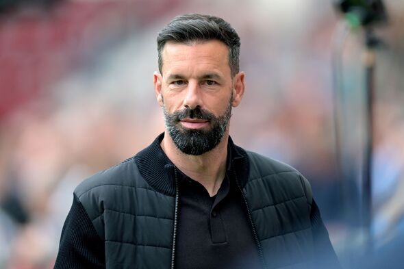 Van Nistelrooy bëhet ndihmës-trajner tek Manchester United