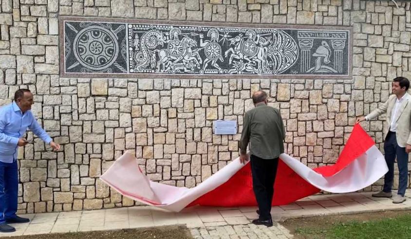 Mozaiku “Iliria” në Pogradec, vepra e Anastas Kostandinit