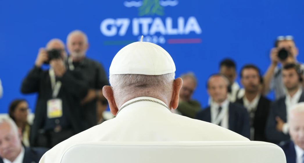 Papa Françesku në samitin e G7 ngre alarmin për inteligjencën artificiale