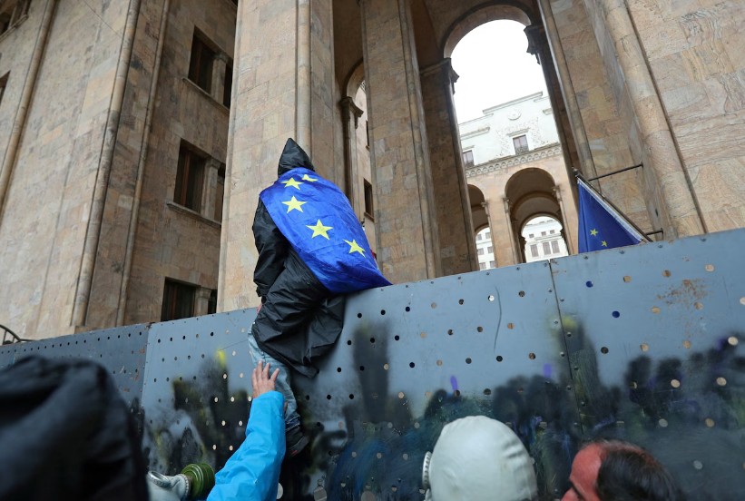 Në një botë të zemëruar plot tensione, BE-ja duhet të pranojë vende si Gjeorgjia dhe Kosova
