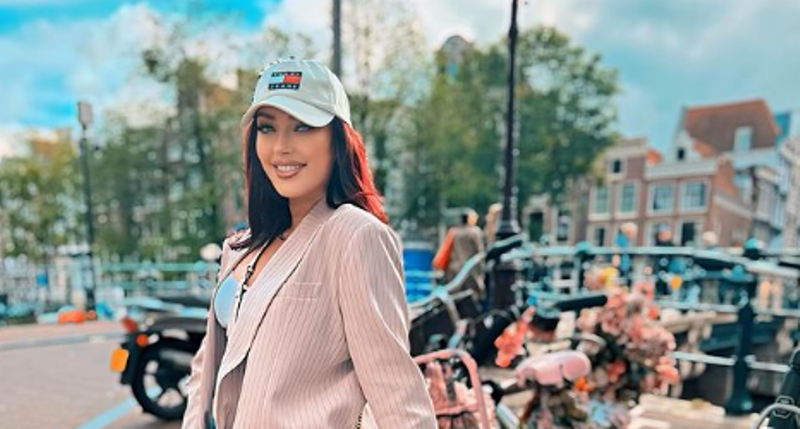 Ronela Hajati lajmërohet nga Amsterdami