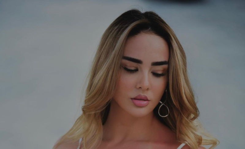 Xhensila Myrtezaj shfaqet e lumtur pranë fëmijëve të saj