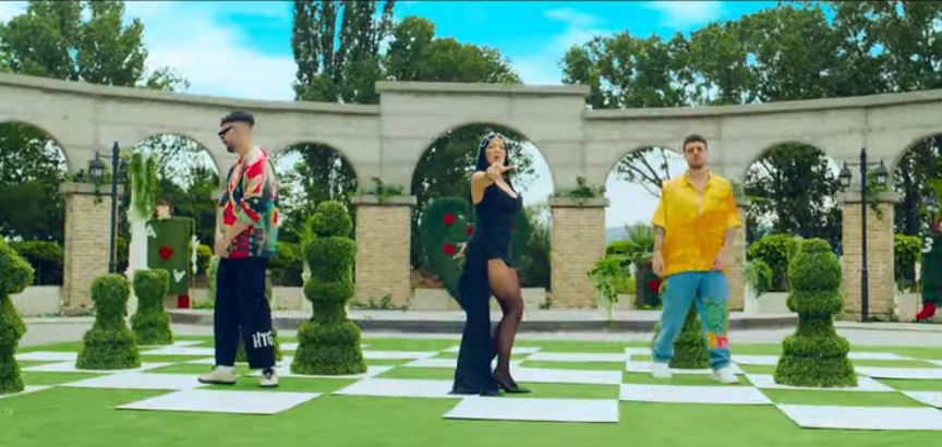 "Çka i bone" thotë YA NINA në këngën e re me Dj Geek dhe Ledrin (VIDEO)