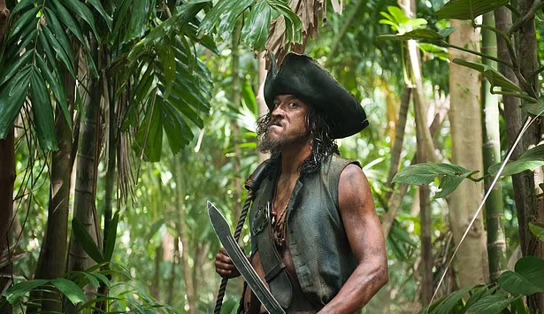 Ylli i “Pirates of the Caribbean” sulmohet për vdekje nga një peshkaqen