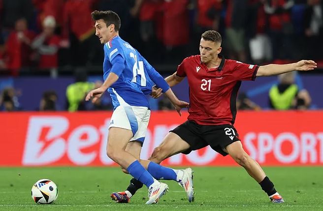 Marca me artikull për Kristjan Asllanin: “Motori” i Shqipërisë që në “Euro 2020” shërbente si kamerier