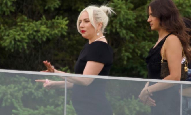 Lady Gaga shtatzënë për herë të parë?