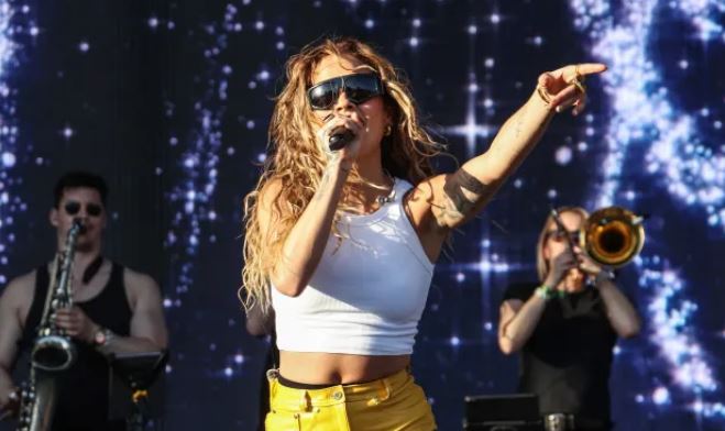 Momenti kur Rita Ora ngatërroi tekstin e këngës së saj në koncert