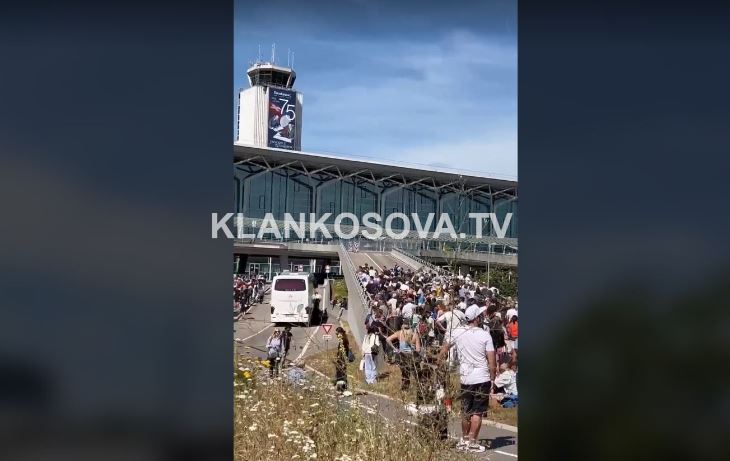 Alarm për bombë në aeroportin e Bazelit, pasagjerët evakuohen