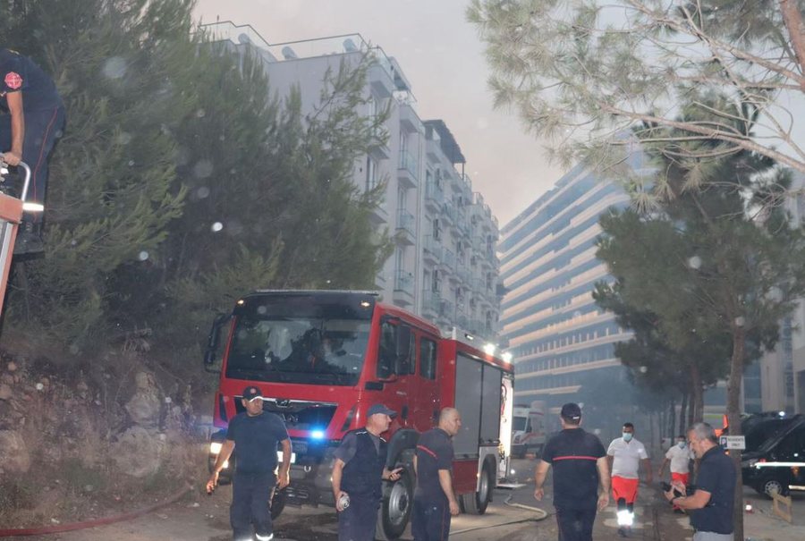 Ministria shqiptare e Mbrojtjes: Situata nga zjarret po shënon përmirësim
