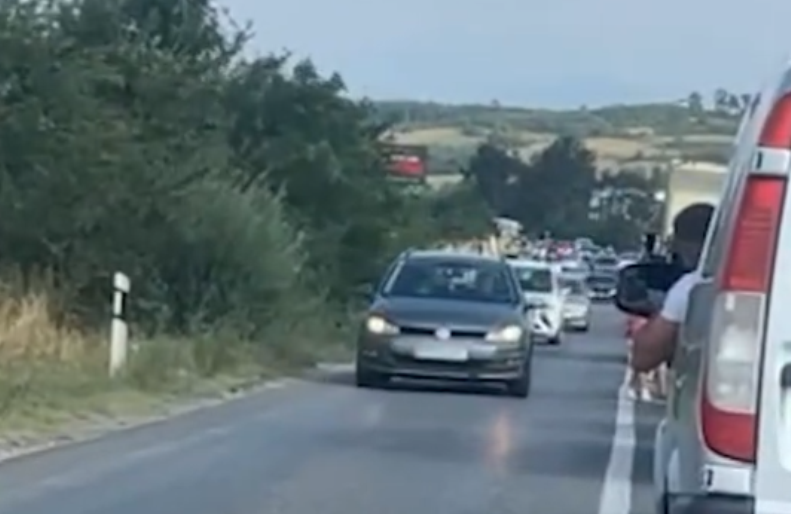 Foto nga aksident në rrugën Gjakovë-Prizren