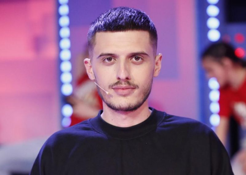Bardhi  njofton largimin nga menaxhmenti, ka një premtim për fansat