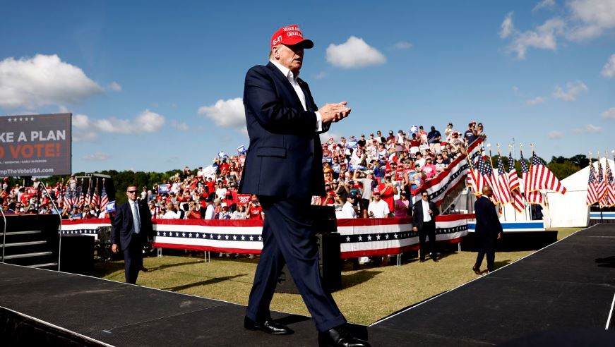 "Duhet të vazhdojë fushatën e tij, dhe ta bëjë Kinën të madhe sërish": Trumpi ironizon me Bidenin
