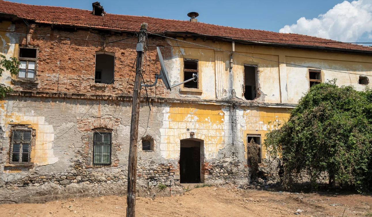Fillon restaurimi i ndërtesës “Kazerma e vjetër” në Prizren