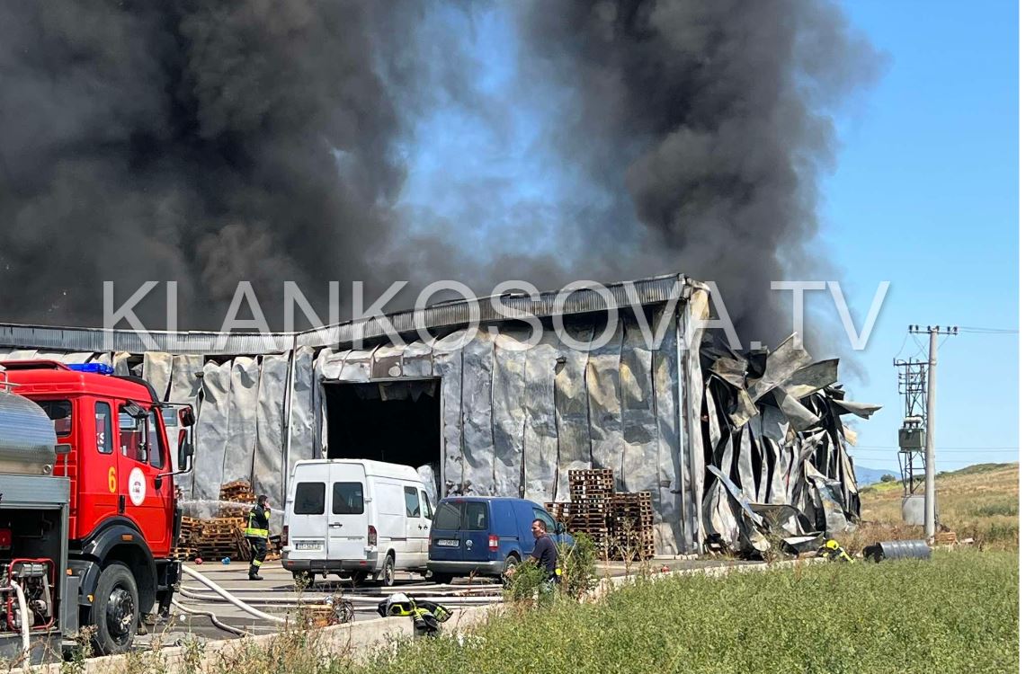 Djegia e deposë së materialit shkollor në Miradi, një person shoqërohet në stacion policor
