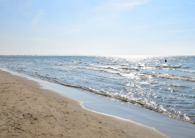 Vdes një 67-vjeçare në plazhin e Durrësit