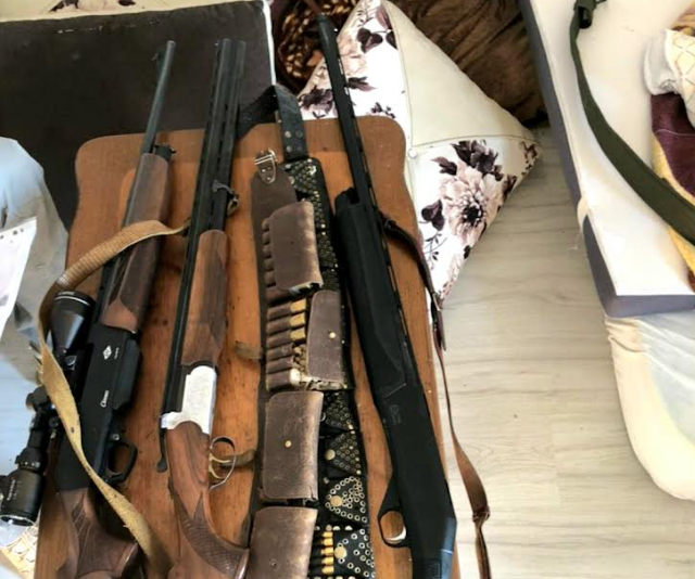 Policia gjen armë e municion në shtëpinë e një burri në Koliq