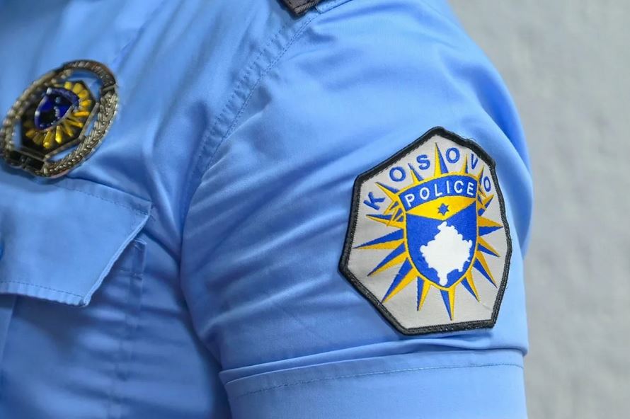U fjalosën mes vete, përfundojnë në polici nënë e bir në Gjakovë
