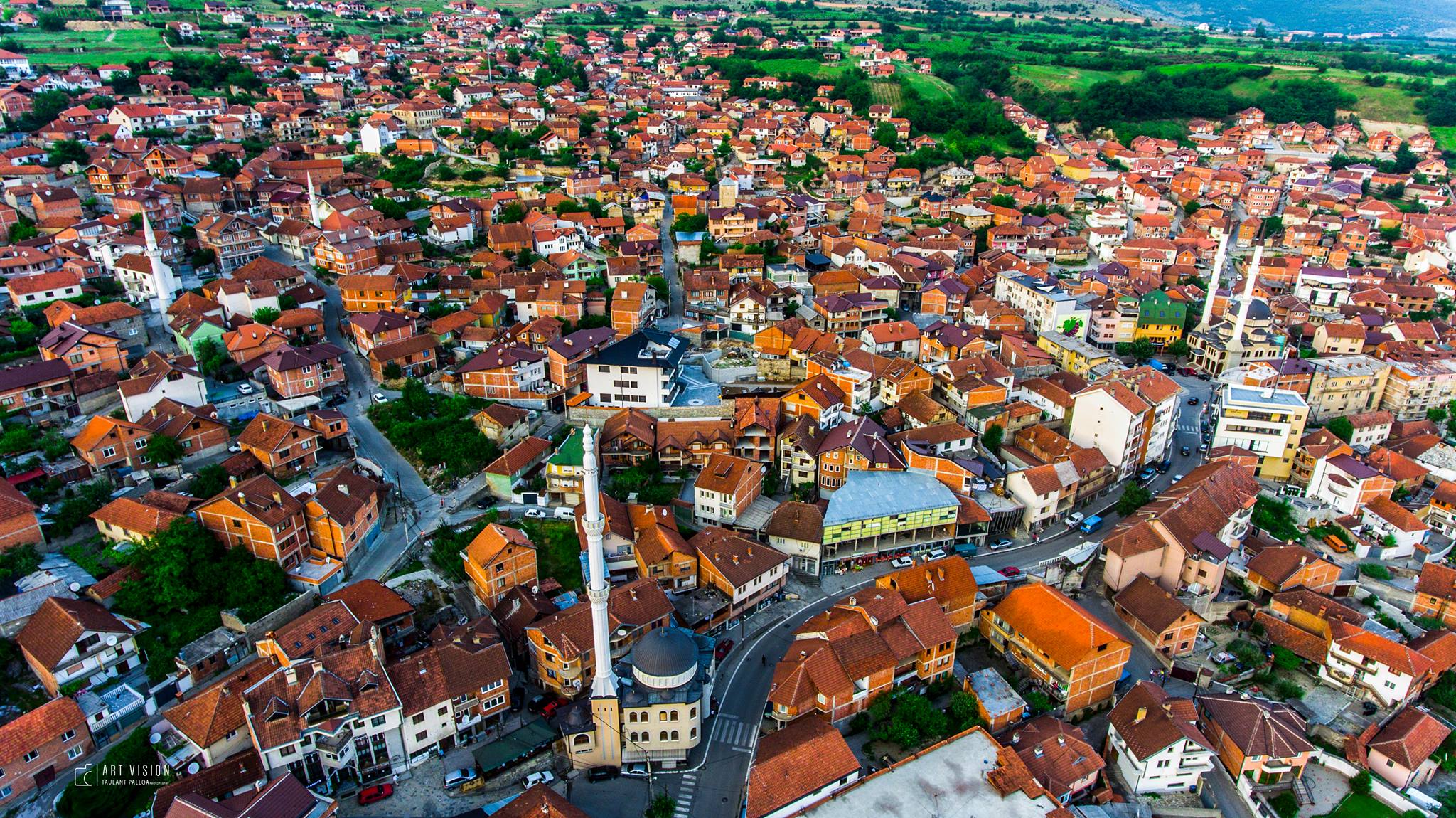 Vidhen dy makina krahu për spërkatje dhe një pushkë gjuetie në Rahovec