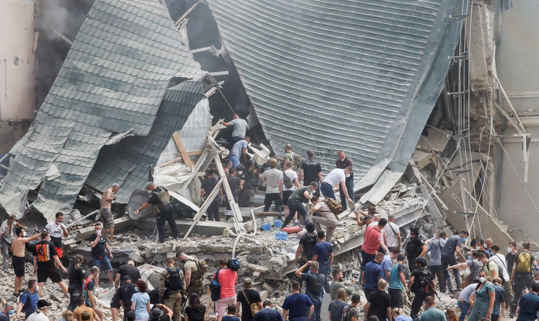Sulmet raketore ruse vrasin 31 persona, goditet edhe spitali i fëmijëve