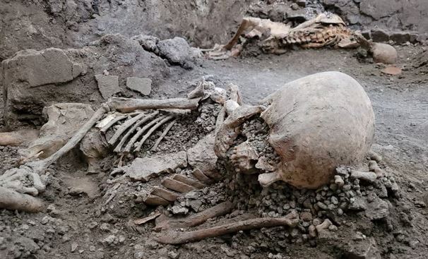 Tërmeti me shpërthimin e Vezuvit mund të ketë shkaktuar vdekjet në Pompeit