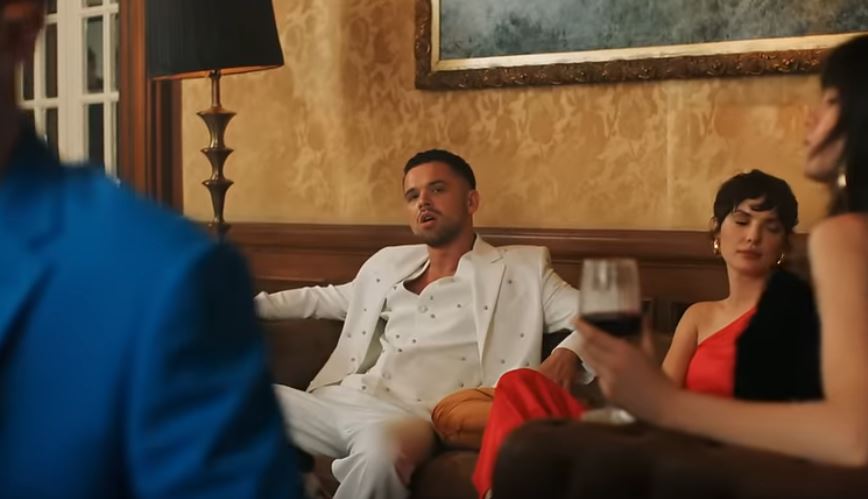Yll Limani falënderon fansat që ende e dëgjojnë projektin "Vera me ty"