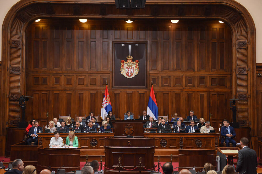 “Kosova pjesë e patjetërsueshme e Serbisë”, kuvendi serb miraton deklaratën e “Kuvendit gjithëserb”