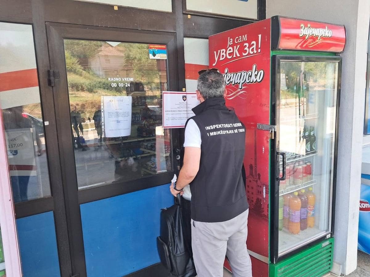 Mbyllen tri pompa derivatesh në veri