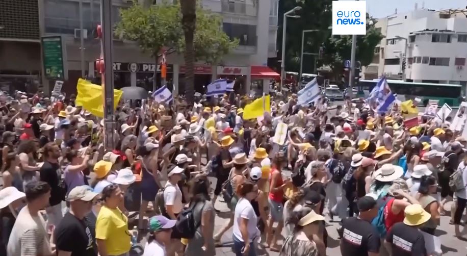 “Zemra jonë është në Gaza, na kthe”: Nënat e pengjeve izraelite protestojnë, i kërkojnë Netanyahut një marrëveshje me Hamasin