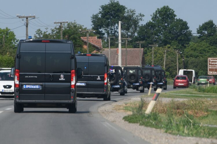 Faton Hajrizi dyshohet se e kreu vrasjen me armën zyrtare të policit