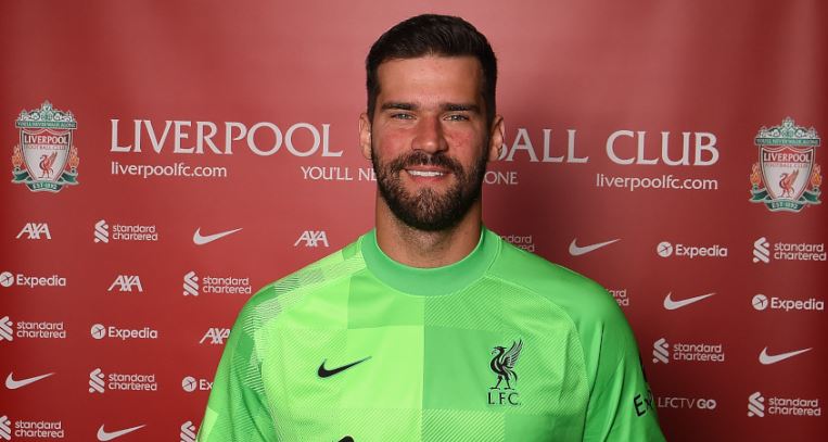 Alisson refuzon të shkojë në Arabi, i qëndron besnik Liverpoolit: Dua të respektoj kontratën time