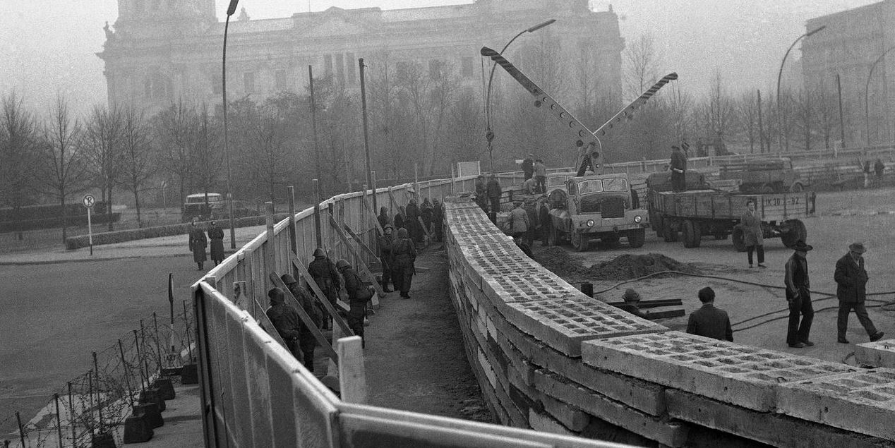 Para 63 vjetësh një mur ndau Berlinin