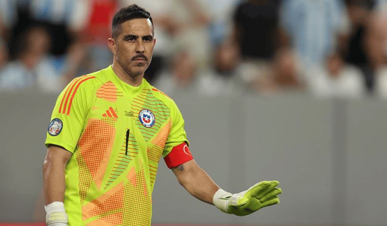 Pensionohet Claudio Bravo