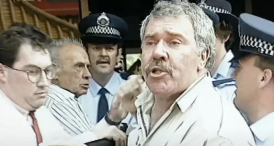 Njeriu pas videos ikonike australiane vdes në moshën 82-vjeçare
