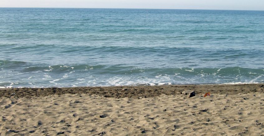 Humb jetën një 70-vjeçar në plazhin e Fierit, pësoi arrest kardiak