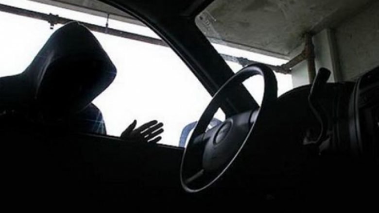 Ferizaj: Vidhet vetura e parkuar, policia nis hetimet